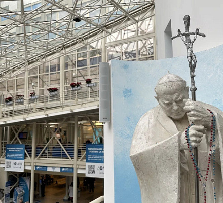 Папе Франциску сделали искусственную вентиляцию легких после "внезапного ухудшения" состояния дыхательных путей