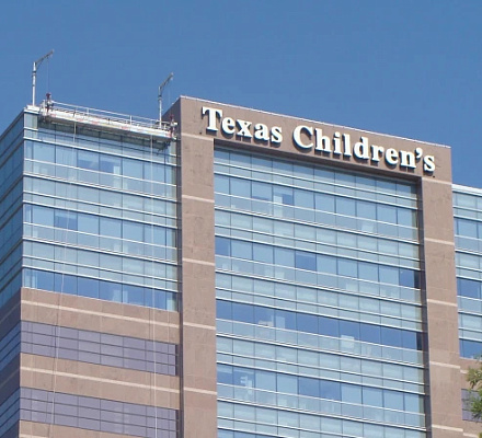 Министерство юстиции сняло обвинения в HIPAA с врача, раскрывшего информацию об операциях на трансгендерных детях