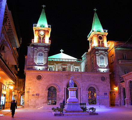 Kriegsgeschädigte katholische Kirche im syrischen Aleppo wieder aufgebaut
