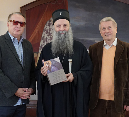 Патриарх Порфирий знаком с издательским предприятием «Чигоя Штампе»