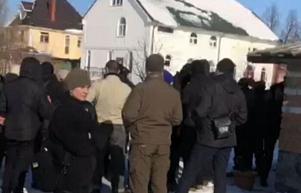 В селе Счастливое Киевской области активисты раскольнической структуры захватили храм Украинской Православной Церкви