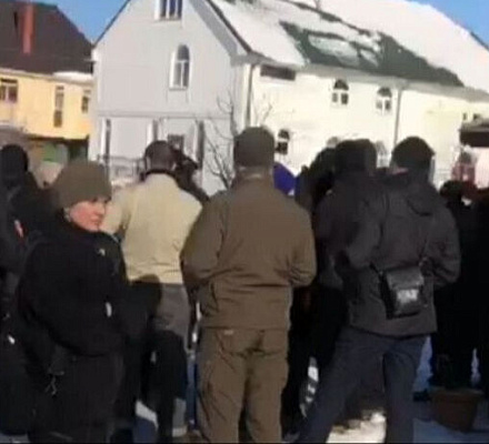 В селе Счастливое Киевской области активисты раскольнической структуры захватили храм Украинской Православной Церкви