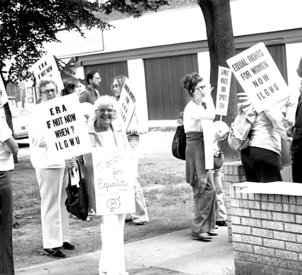 'Юридически бессмысленно': Эксперты реагируют на заявление Байдена о поправке о равных правах