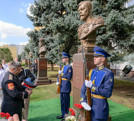 В Краснодаре открыли памятник Государю Николаю II