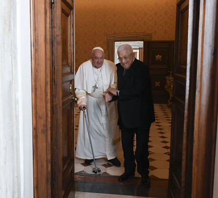 Папа Франциск встретился с палестинским лидером Аббасом на фоне кризиса в Газе