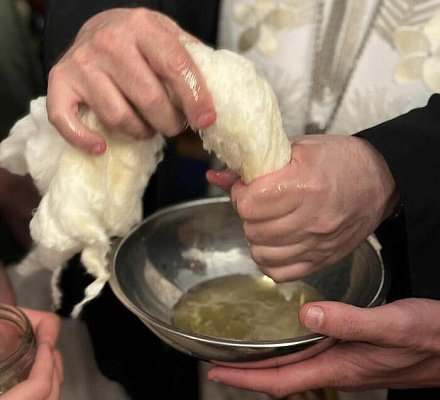 В день Пасхи обильно замироточила Иверская Гавайская икона Божией Матери