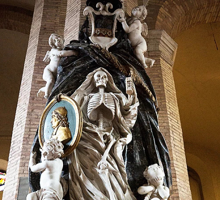 Жуткие, страшные, святые? Как католикам лучше всего встретить Хэллоуин