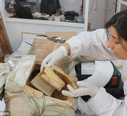 In Spanien wurde in einer Christusstatue eine Nachricht eines Nachkommen gefunden