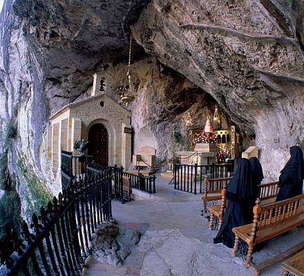 Heilige Höhle von Covadonga: Ort des Erscheinens der Mutter Gottes