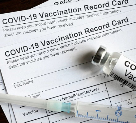 Католичка получила 12,7 миллиона долларов по иску о религиозной дискриминации из-за вакцины COVID