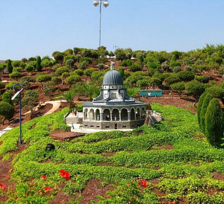 Berg der Seligpreisungen und der Tempel der Bergpredigt