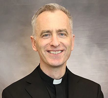 Епископ-коадъютор Камдена Джозеф Уильямс сменил Салливана на посту епископа епархии