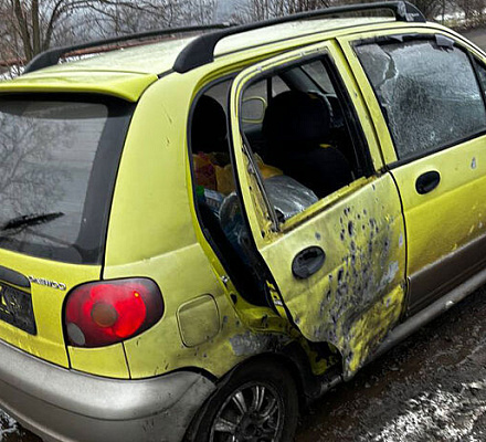 Дрон-камикадзе ударил по автомобилю священника в Горловке