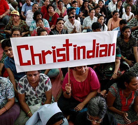 Индия: радикальные индуисты избили, взяли в заложники христиан и сожгли их Библии