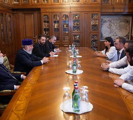 Католикос Всех Армян принял делегацию организации "Христиане Востока"