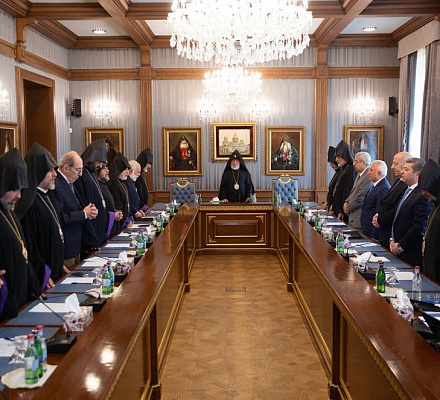 В Святом Первопрестольном Эчмиадзине началось заседание Высшего Духовного Совета