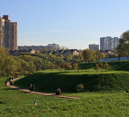 Moskau wird einen Tempel im futuristischen Stil mit einer Glaswand bauen