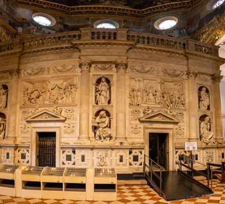 Как Святой Дом Марии в Назарете мог оказаться в Лорето, Италия?