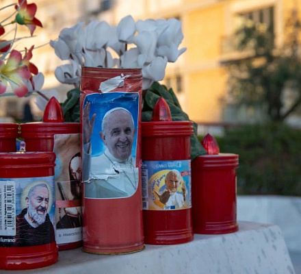 LIVE UPDATES: Папа Франциск подвергся брохоскопии после "острой дыхательной недостаточности", сообщает Ватикан