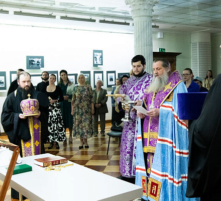 В ХАБАРОВСКЕ ОТКРЫЛАСЬ ФОТОВЫСТАВКА «ТРИУМФАЛЬНАЯ АРКА - ПОРТАЛ МЕЖДУ ПРОШЛЫМ И БУДУЩИМ»