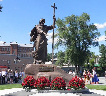 Памятник апостолу Андрею в Харькове (Украина)