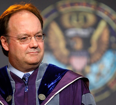 Президент Джорджтауна Джон ДеДжиойя покидает свой пост после 23 лет работы