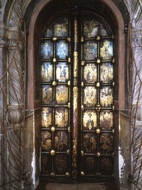 Праздники (Васильевские врата Троицкого собора в Александрове)