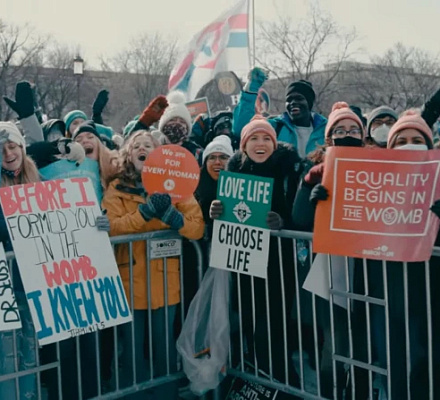 Марш за жизнь" представляет новую тему, подчеркивающую надежду на фоне поражений движения за жизнь