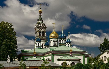 Orthodoxe St.-Nikolaus-Kirche auf dem Rogozhskoye-Friedhof in Moskau