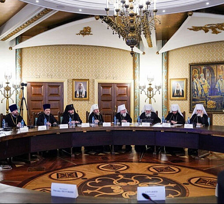 В ходе заседания Высшего Церковного Совета было заслушано экспертное мнение министра внутренней политики Калужской области О.А. Калугина