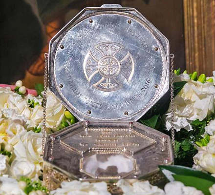 Ein Teil der Reliquien Johannes des Täufers wurde in die Kasaner Kathedrale von St. Petersburg gebracht