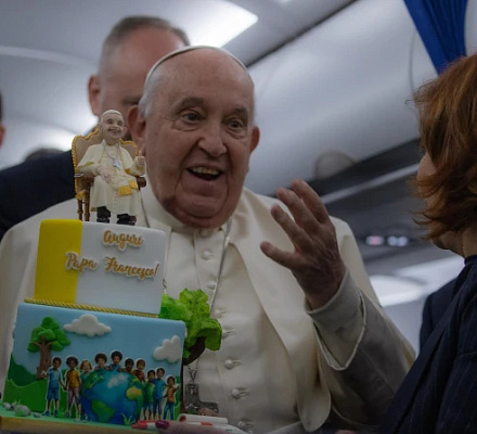 Папа Франциск в 88 лет: вековая мудрость, диалог поколений в центре евангелизации