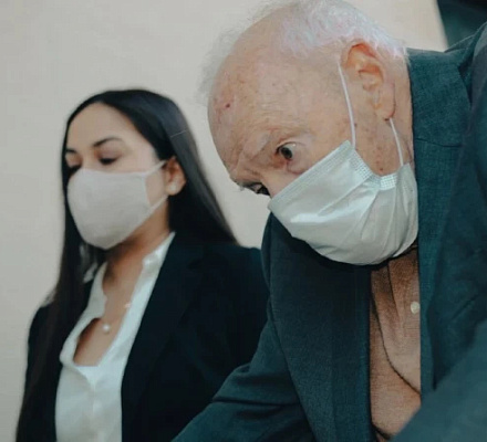 Судья постановил, что процесс в Висконсине против Маккаррика будет приостановлен до его смерти