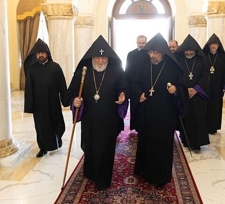 Армянский Патриарх Константинополя прибыл в Первопрестольный Святой Эчмиадзин