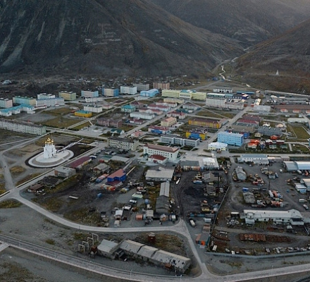 Holy Cross Church im Dorf Egvekinot: die erste Steinkirche in Chukotka