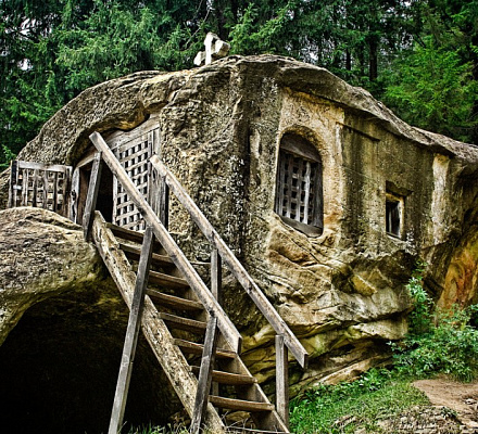 Haus aus Stein, das von Daniel Sihasrul gebaut wurde