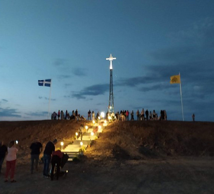 In einem griechischen Kloster nahe der türkischen Grenze wurde ein 15-Meter-Bauwerk mit einem Kreuz oben errichtet