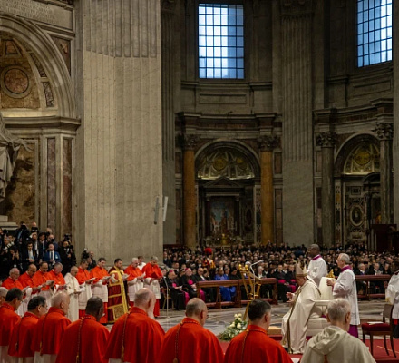 Почему кардиналы получают римские церкви: Понимание того, как Папа Франциск использует титулярные приходы