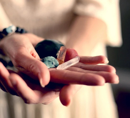 Исследование Pew показало, что астрология, таро и гадания пользуются популярностью: Как должны реагировать католики?