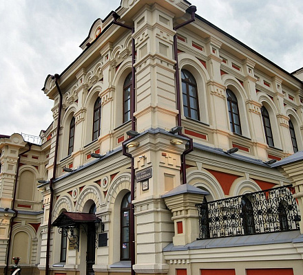 Irkutsk wurde zu Beginn des 19. Jahrhunderts in einem im Stadtmuseum für Geschichte ausgestellten Gemälde zum Leben erweckt