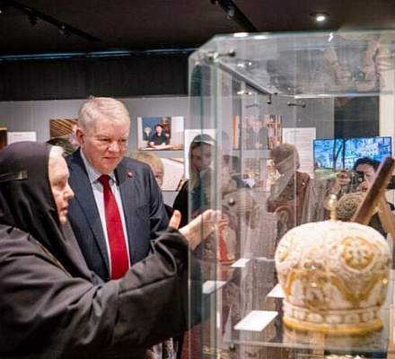 В Париже открылась выставка московского Новодевичьего монастыря «Великий русский северный путь: Золотая нить столетий»