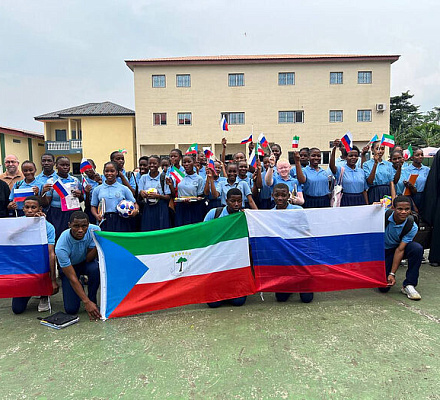 Проведена гуманитарная акция в школе в столице Экваториальной Гвинеи