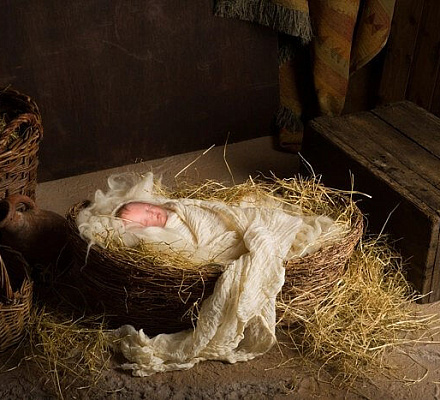 В английском городке вандалы уничтожили Рождественский вертеп, но жители быстро собрали средства на установку нового и более великолепного