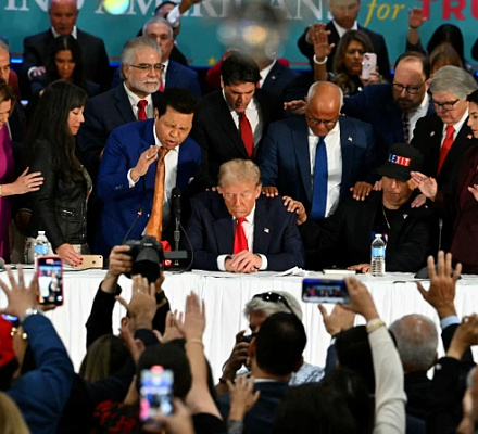 Трамп: Харрис "разрушает христианство", с католиками "обращаются хуже, чем с кем-либо