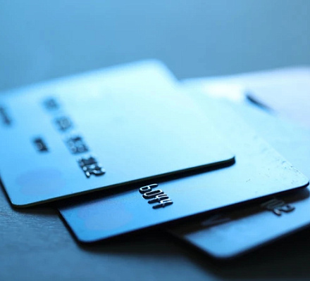 В иске говорится, что бухгалтер Catholic Charities украл миллионы, используя счета-фактуры, кредитные карты