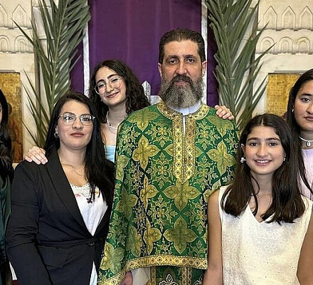 Во время израильской атаки на Ливан пострадал православный священник