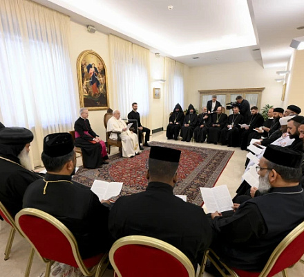 Папа Франциск будет проводить встречи дома во время болезни бронхитом, сообщает Ватикан