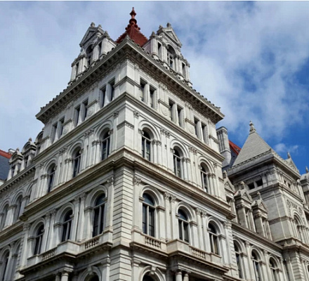 Нью-йоркские епископы сетуют на "черный день", когда законодательное собрание штата принимает законопроект об ассистированном самоубийстве