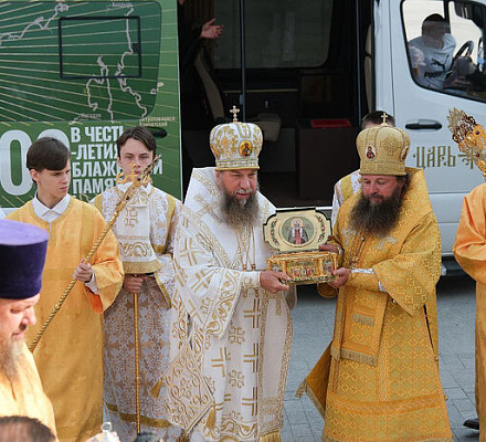 Ковчег с мощами святителя Тихона принесен в Астраханскую митрополию