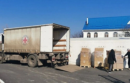 Международный комитет Красного Креста передал Патриаршей гуманитарной миссии партию емкостей для воды